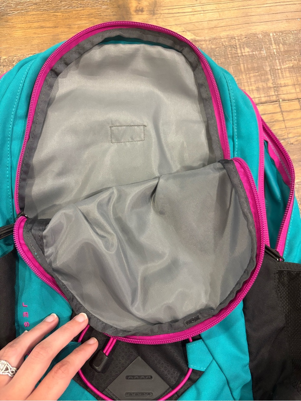 North face back pack - Picture 4 of 7